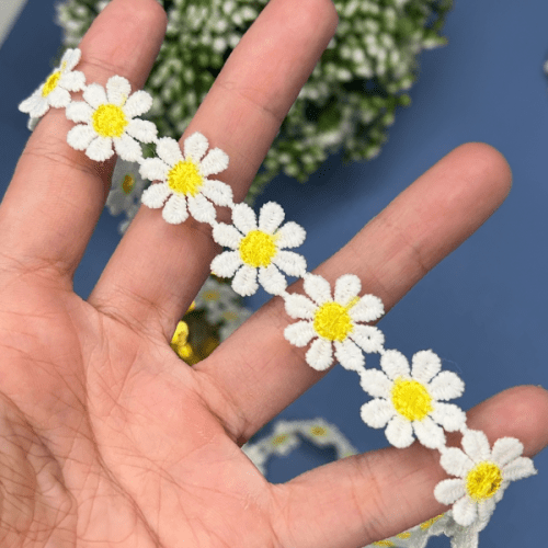 Renda Guipir Flor 1,50 cm Branca/Amarelo Canário CH-0730